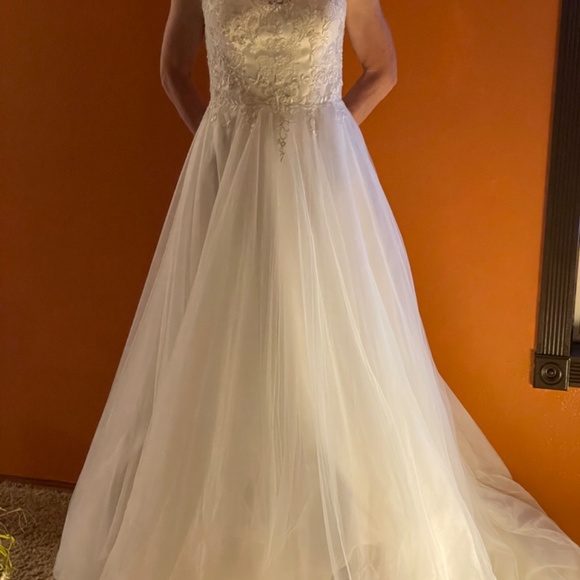 Wedding Dress - New With Tags - Picture 3 of 7